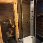 Cozy Log Close To Services, 6 People Vakantiehuis