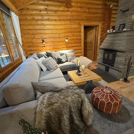 Vakantiehuis Cozy Log Close To Services, 6 People