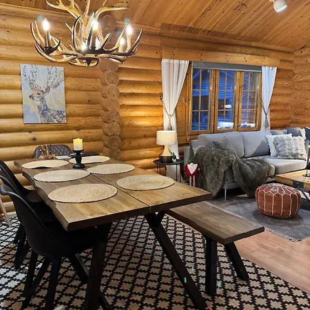 Cozy Log Close To Services, 6 People Vakantiehuis *