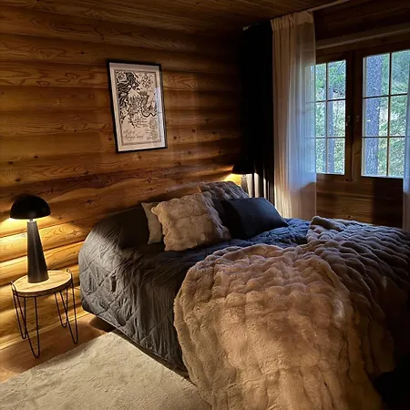 Vakantiehuis Cozy Log Close To Services, 6 People